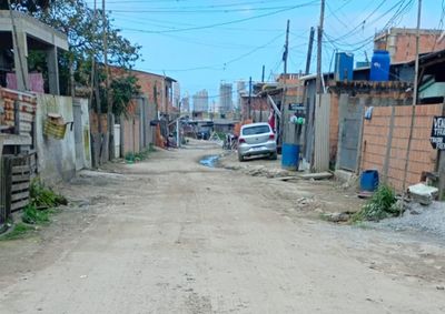 Ap&oacute;s mais de 20 anos de espera, moradores da Comunidade da 450 poder&atilde;o avan&ccedil;ar na regulariza&ccedil;&atilde;o dos im&oacute;veis e no acesso a servi&ccedil;os p&uacute;blicos