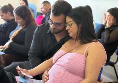 Iniciativa mensal da Secretaria de Sa&uacute;de de Itapema leva gestantes e familiares para conhecer a maternidade do Hospital Santo Ant&ocirc;nio e tirar d&uacute;vidas.