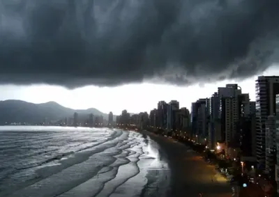 Sistema no oceano intensifica as instabilidades no estado entre esta quinta e sexta-feira, exigindo aten&ccedil;&atilde;o para temporais e ventos fortes.