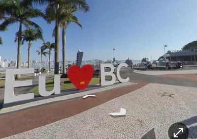 V&iacute;tima, de 37 anos, foi encontrada inconsciente no Deck da Barra Sul e encaminhada ao hospital; suspeito de 22 anos foi detido pr&oacute;ximo ao local