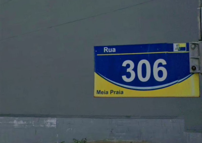 Pol&iacute;cia Militar encontrou 128 gramas de maconha, balan&ccedil;a de precis&atilde;o e outros objetos durante o cumprimento do mandado, na Meia Praia.