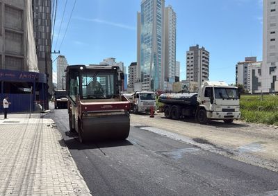 Trecho entre as ruas 424 e 444 est&aacute; sendo pavimentado ap&oacute;s conclus&atilde;o de interven&ccedil;&otilde;es de infraestrutura na regi&atilde;o.