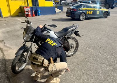 A moto havia sido furtada no final de agosto em Itaja&iacute;. 