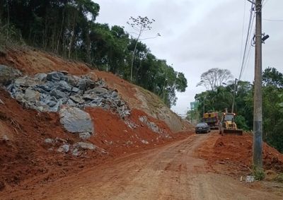 Estrada que liga Itapema a Cambori&uacute; havia sido bloqueada para as explos&otilde;es e j&aacute; est&aacute; liberada para o tr&acirc;nsito.