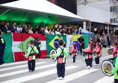 Reparti&ccedil;&otilde;es p&uacute;blicas estar&atilde;o fechadas e servi&ccedil;os essenciais seguem funcionando durante o feriado.