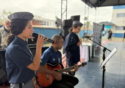 Solenidade realizada na Escola Prefeito Francisco Victor Alves celebrou a data com homenagens, apresenta&ccedil;&otilde;es e a presen&ccedil;a de autoridades e fam&iacute;lias.