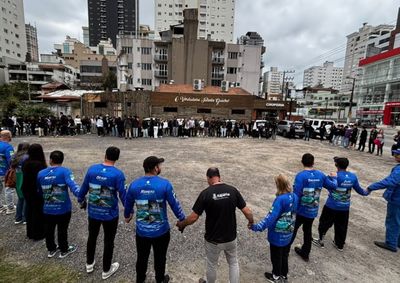 Iniciativa reuniu estudantes da Escola Anita Garibaldi em uma aula pr&aacute;tica de campo e mutir&atilde;o de limpeza para conscientizar sobre a preserva&ccedil;&atilde;o ambiental.