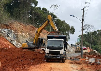 Bloqueio come&ccedil;a a partir das 8h para garantir a seguran&ccedil;a durante os trabalhos de desmonte de rochas na regi&atilde;o.