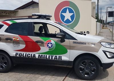 Homem em surto invadiu com&eacute;rcios e uma escola no bairro Areias, tentou esfaquear policiais durante abordagem e acabou baleado nesta sexta-feira (23).