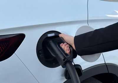Nova esta&ccedil;&atilde;o instalada no Terminal Rodovi&aacute;rio amplia a infraestrutura para moradores e turistas que utilizam ve&iacute;culos el&eacute;tricos e h&iacute;bridos.