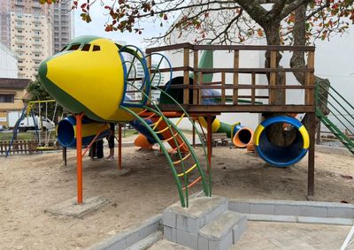Espa&ccedil;o revitalizado conta com parquinho infantil, bancos, ilumina&ccedil;&atilde;o e jardinagem para o lazer das fam&iacute;lias no bairro.