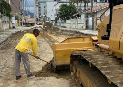 Interven&ccedil;&otilde;es ocorrem em diferentes bairros e na orla, com foco na melhoria da mobilidade urbana, infraestrutura e seguran&ccedil;a.