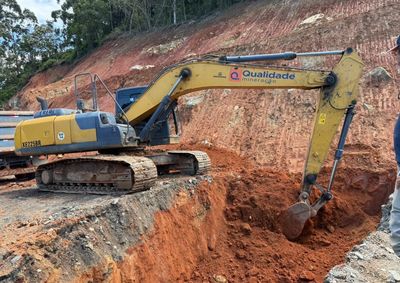Regulariza&ccedil;&atilde;o do subleito inicia uma nova etapa da liga&ccedil;&atilde;o entre Itapema e Cambori&uacute;.