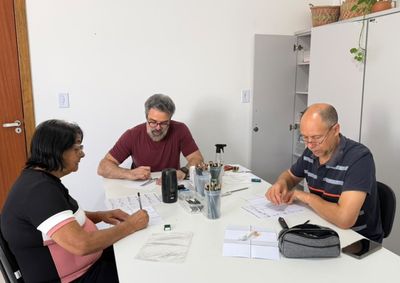 Atividade acontece &agrave;s segundas e ter&ccedil;as-feiras no CCI da Meia Praia e promove aprendizado, socializa&ccedil;&atilde;o e envelhecimento ativo.