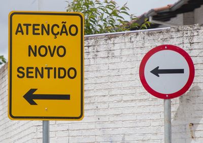 Novas diretrizes alteram o fluxo entre a Marginal Leste, 4&ordf; Avenida e Av. Nereu Ramos; motoristas e pedestres devem ficar atentos &agrave;s placas.