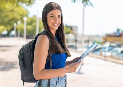 Inscri&ccedil;&otilde;es devem ser feitas pelo site e v&atilde;o de 26 de agosto a 9 de setembro; bolsa &eacute; de R$ 1.463,88