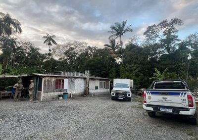 Homem de 25 anos reagiu &agrave; abordagem durante cumprimento de mandado. Um rev&oacute;lver calibre 38 foi apreendido no local.