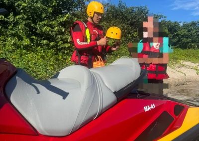 V&iacute;timas tiveram a embarca&ccedil;&atilde;o furtada enquanto pescavam e precisaram ser socorridas com o aux&iacute;lio de uma moto aqu&aacute;tica.