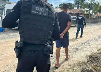 Crime ocorreu no in&iacute;cio do m&ecirc;s de Junho ap&oacute;s briga em jogo de sinuca. Agentes tamb&eacute;m apreenderam a arma que pode ter sido utilizada no assassinato.