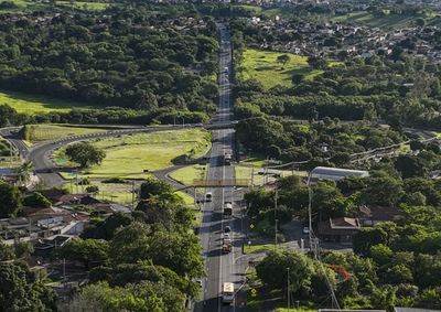 Adequa&ccedil;&atilde;o em rotat&oacute;ria prepara o local para a constru&ccedil;&atilde;o de um novo viaduto; motoristas devem utilizar retornos alternativos.