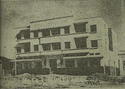 Pr&eacute;dio era a grande atra&ccedil;&atilde;o hoteleira do interior do Paran&aacute; na d&eacute;cada de 1940; registro hist&oacute;rico mostra entorno da pra&ccedil;a Rui Barbosa.
