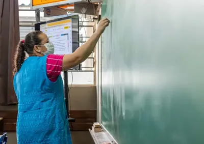 Iniciativa "Aquecendo cora&ccedil;&otilde;es, protegendo vidas" orienta mais de 2 mil col&eacute;gios; vacina&ccedil;&atilde;o contra a gripe foi ampliada.