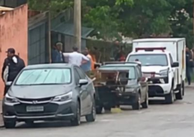Jovem de 24 anos &eacute; morta a facadas dentro de resid&ecirc;ncia; companheiro da v&iacute;tima foi preso em flagrante no local.