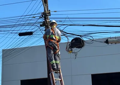 A&ccedil;&otilde;es de fiscaliza&ccedil;&atilde;o da Copel ocorreram em Arapongas, Camb&eacute; e Primeiro de Maio para adequar a fia&ccedil;&atilde;o &agrave;s normas de seguran&ccedil;a.