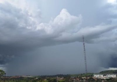 Estabilidade atmosf&eacute;rica predomina na regi&atilde;o; term&ocirc;metros registram eleva&ccedil;&atilde;o na temperatura m&aacute;xima e rajadas de vento moderadas.