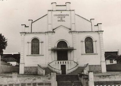 Edificado na d&eacute;cada de 1950, templo passou por amplia&ccedil;&otilde;es e moderniza&ccedil;&otilde;es, mas mant&eacute;m a ess&ecirc;ncia do modelo padronizado.