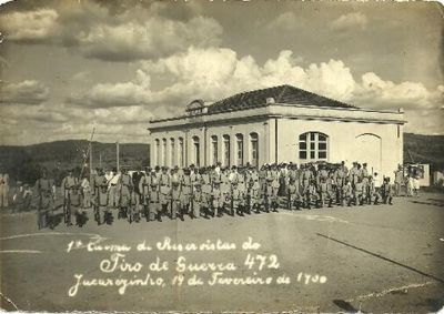 Homenagem ao Ex&eacute;rcito Nacional no Dia do Soldado relembra a forma&ccedil;&atilde;o militar itinerante realizada no p&aacute;tio do antigo Grupo Escolar Cust&oacute;dio Raposo.