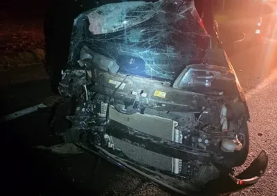 Trag&eacute;dia aconteceu na noite de domingo; v&iacute;timas ocupavam um carro que colidiu contra uma carreta.