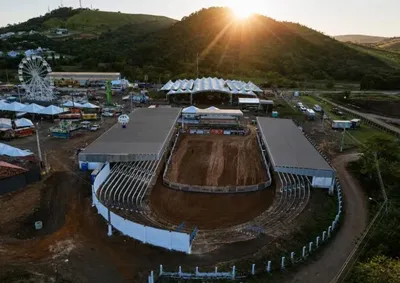 Abertura oficial ocorre &agrave;s 19h30 no Parque de Exposi&ccedil;&otilde;es de Santo Ant&ocirc;nio da Platina.