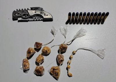 ​Opera&ccedil;&atilde;o do 2&ordm; BPM encontrou materiais il&iacute;citos em resid&ecirc;ncia na Rua Mandaguari durante a madrugada