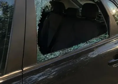 ​Equipe t&aacute;tica destruiu vidro de carro ap&oacute;s chamados sonoros falharem na localiza&ccedil;&atilde;o do tutor ausente
