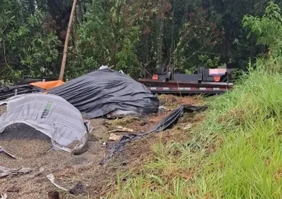 ​Sinistro ocorreu em Sapopema em trecho com curva fechada; passageiro foi socorrido
