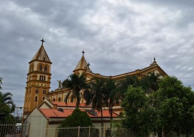 ​Segunda-feira registra sol forte e rajadas de vento, enquanto a ter&ccedil;a-feira traz mudan&ccedil;a no tempo