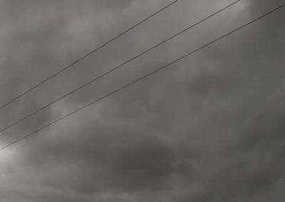 ​Munic&iacute;pio tem 98% de chance de chuva nos tr&ecirc;s dias e m&aacute;xima cai para 22&deg;C no domingo