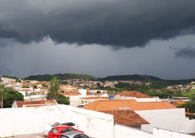 ​Sexta-feira segue com tempo est&aacute;vel, mas s&aacute;bado e domingo t&ecirc;m 98% de chance de precipita&ccedil;&atilde;o