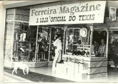 ​Foto da Ferreira Magazine relembra tempo em que vitrines da cidade entravam no clima da festa
