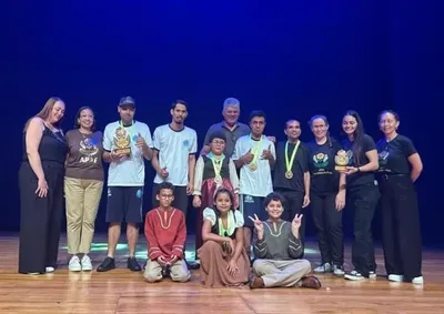 XIII Festival Nossa Arte Regional ocorreu na APAE de Jacarezinho. Evento reuniu 12 entidades em apresenta&ccedil;&otilde;es de dan&ccedil;a, m&uacute;sica, teatro e artes visuais.