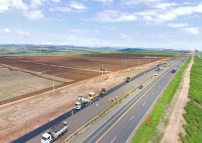 ​Tecnologia sustent&aacute;vel com pneus reciclados &eacute; utilizada na constru&ccedil;&atilde;o dos 25 quil&ocirc;metros de novas faixas da rodovia