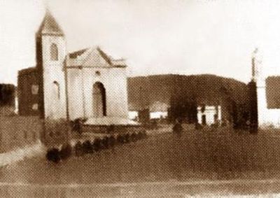Registro tirado da esquina das ruas Costa J&uacute;nior e Dr. Jo&atilde;o C&acirc;ndido Fortes destaca a pra&ccedil;a hist&oacute;rica. Imagem passou por processo de restaura&ccedil;&atilde;o.