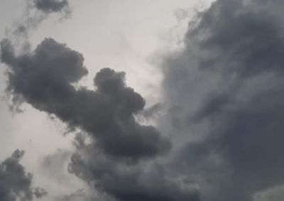Segunda e ter&ccedil;a registram 98% de chance de precipita&ccedil;&atilde;o. Volume de chuva se intensifica no segundo dia atingindo 23,7 mm.