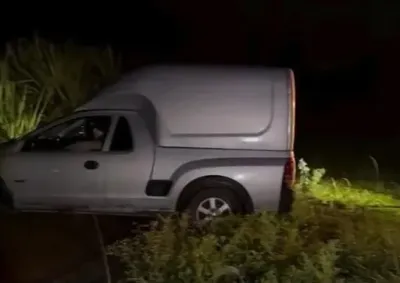​Suspeito tentou fugir por rodovias e estradas rurais mas atolou caminhonete em canavial durante cerco da PM e PRF em Bandeirantes