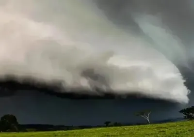 ​Cidade do Norte Pioneiro registrou Ventos de 65 km/h e forte volume de chuva; alerta de instabilidade segue na regi&atilde;o