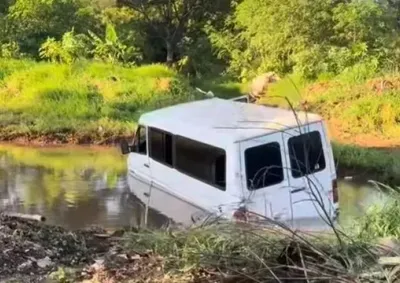 ​Ve&iacute;culo transportava sete pessoas no momento da ocorr&ecirc;ncia e duas v&iacute;timas foram encaminhadas ao pronto-socorro com ferimentos leves