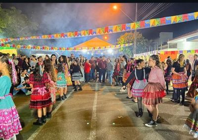 Al&eacute;m das tradicionais quadrilhas, haver&aacute; comidas e bebidas t&iacute;picas de festa julina.
