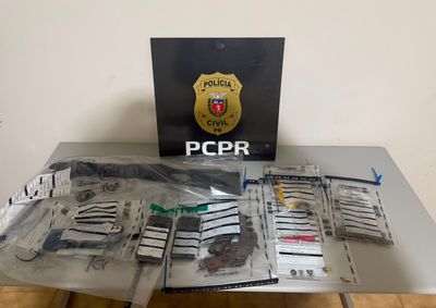 Tr&ecirc;s investigados foram detidos durante a Opera&ccedil;&atilde;o Ponto Cego por tr&aacute;fico de drogas e porte ilegal de arma de fogo.