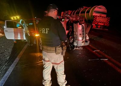 Batida aconteceu na noite desta quinta-feira (4) no quil&ocirc;metro 68 da rodovia.
